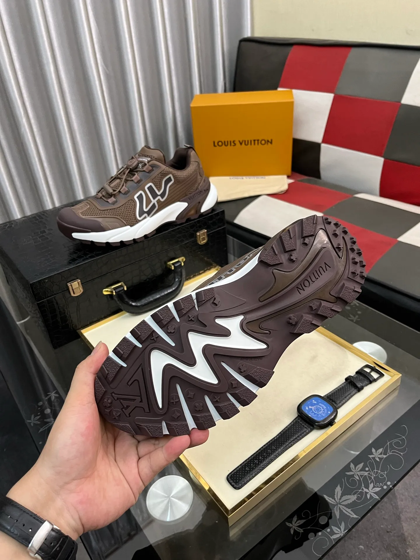 Men's shoes 💰780⌚️⌚️Top version [LOUIS VUITTON] Couple 🧑‍🤝‍🧑 Craftsman style Counter series (original order) New style 🍀LV Louis Vuitton - Top version LV classic high-top trendy shoes! Made of imported original craft calfskin, original breathable lining, and original wear-resistant, lightweight, high-end TPU outsole! High quality products! Code number: 36-457️⃣Colors available